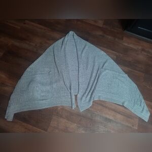 Barefoot Dreams Light Gray Open-Front Weekend Wrap